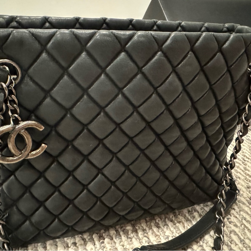 Chanel black Quilted Leather Shoulder Bag - Picture 4 of 7